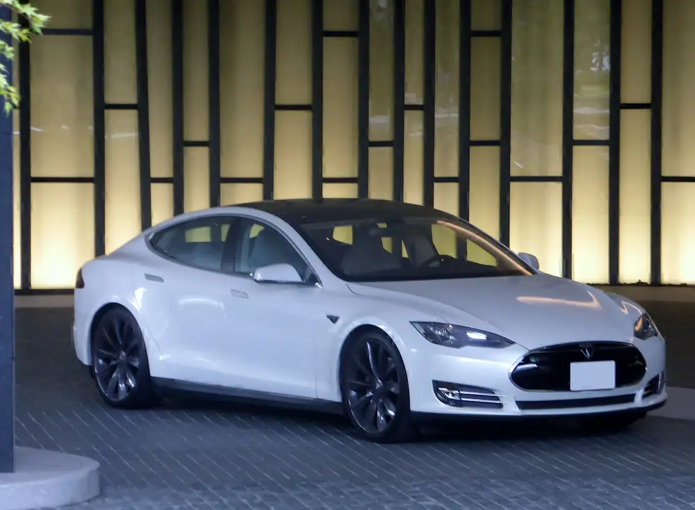 Tesla Model S 1 ПОКОЛЕНИЕ (ДОРЕСТАЙЛ + ФЕЙСЛИФТ 2016)