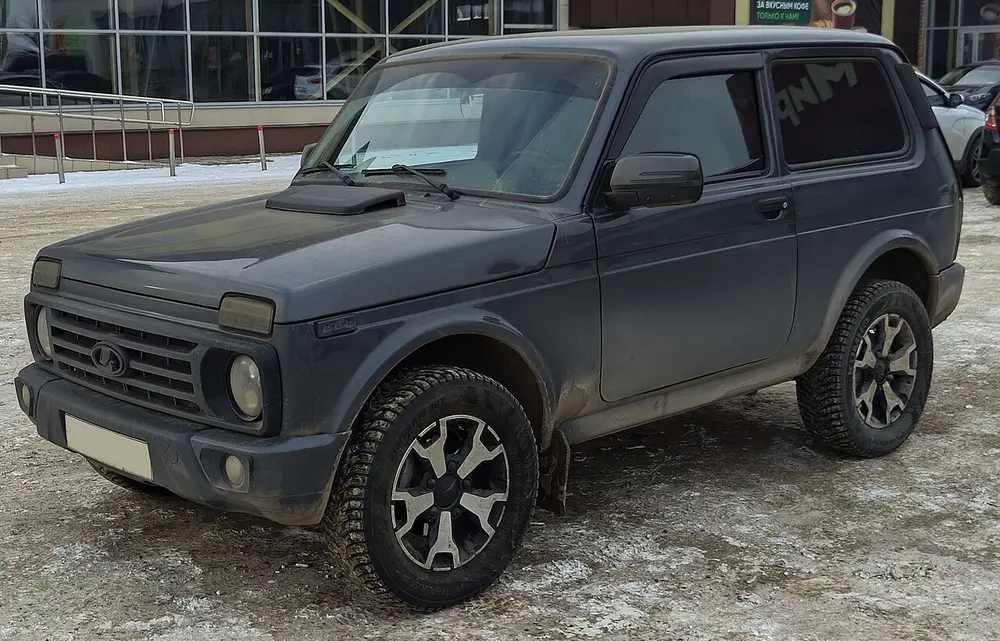 Lada 4x4 Урбан 3-ДВЕРНЫЙ (ВАЗ-212140)