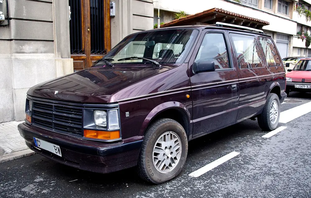 Chrysler Voyager 1 ПОКОЛЕНИЕ (S)