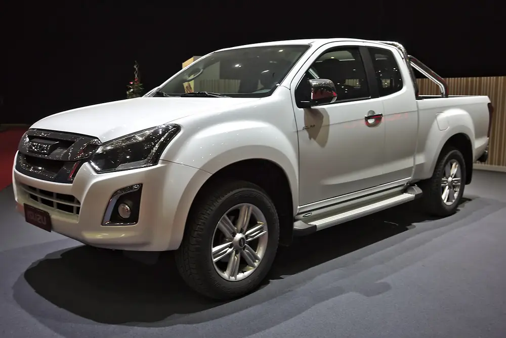Isuzu D-MAX 2 ПОКОЛЕНИЕ РЕСТАЙЛИНГ (2017)