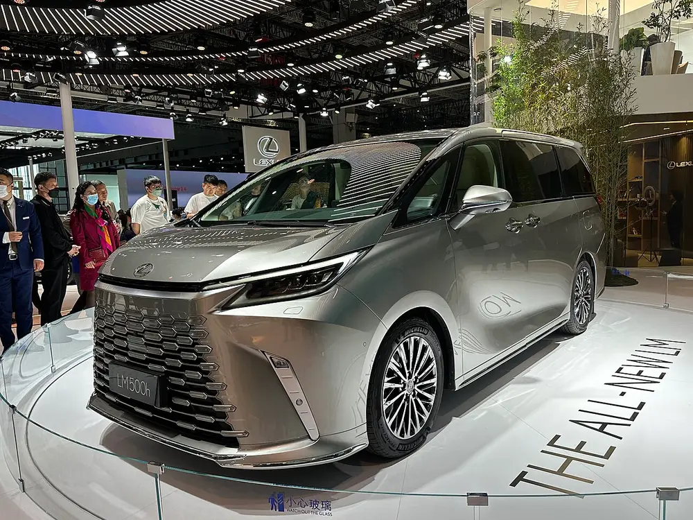 Lexus LM