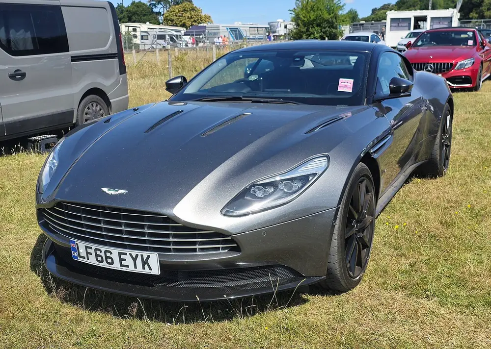 Aston Martin DB11 1 ПОКОЛЕНИЕ (V12)