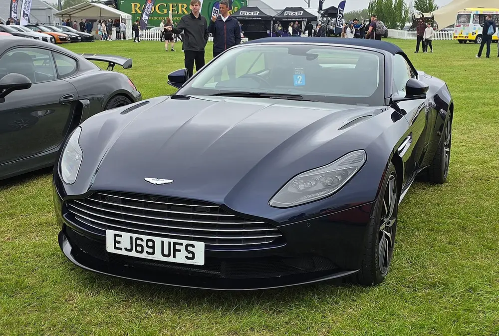 Aston Martin DB11 1 ПОКОЛЕНИЕ (VOLANTE)