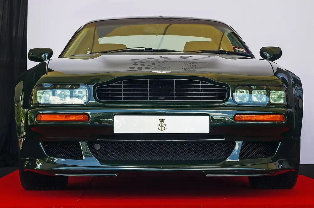 Aston Martin V8 Vantage V8 VANTAGE (НА БАЗЕ VIRAGE)