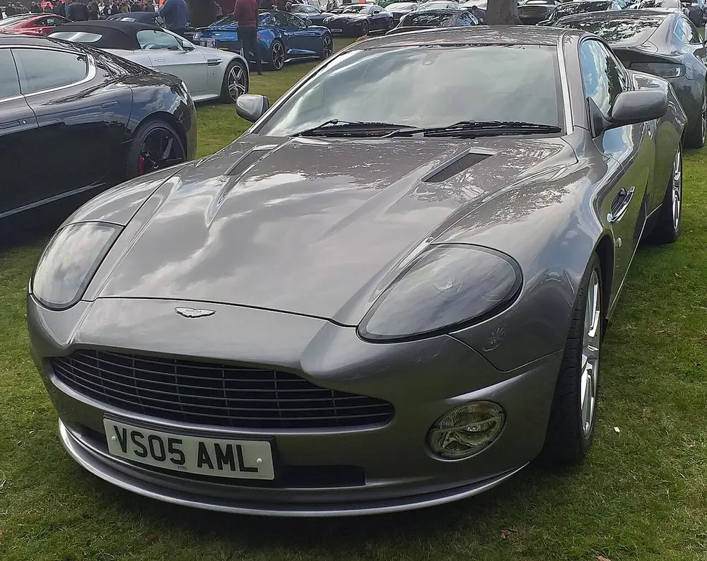 Aston Martin Vanquish 1 ПОКОЛЕНИЕ РЕСТАЙЛИНГ (V12 VANQUISH S)