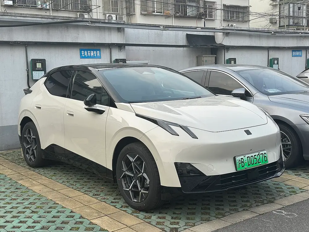 Lynk & Co Z20 1 ПОКОЛЕНИЕ