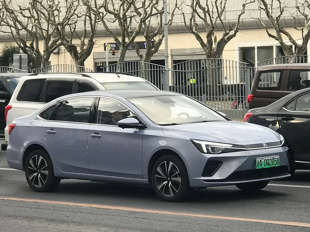 Rising Auto ER6 1 ПОКОЛЕНИЕ (ИЗНАЧАЛЬНО ROEWE R ER6)