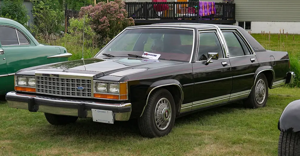 Ford Crown Victoria LTD CROWN VICTORIA II