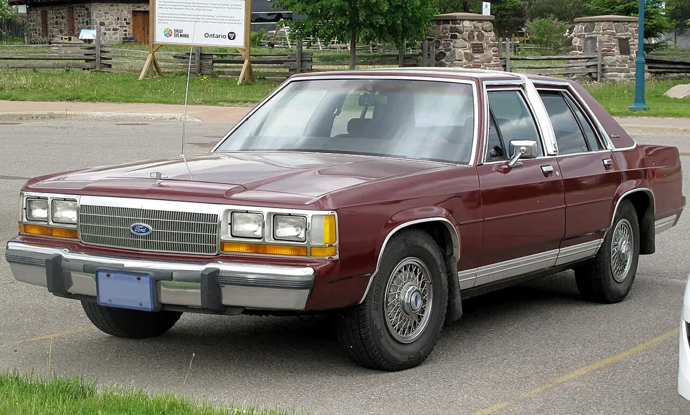 Ford Crown Victoria LTD CROWN VICTORIA II РЕСТАЙЛИНГ