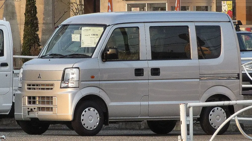 Mitsubishi Bravo 3-Е ПОКОЛЕНИЕ (MINICAB VAN BRAVO, U71V/U72V)