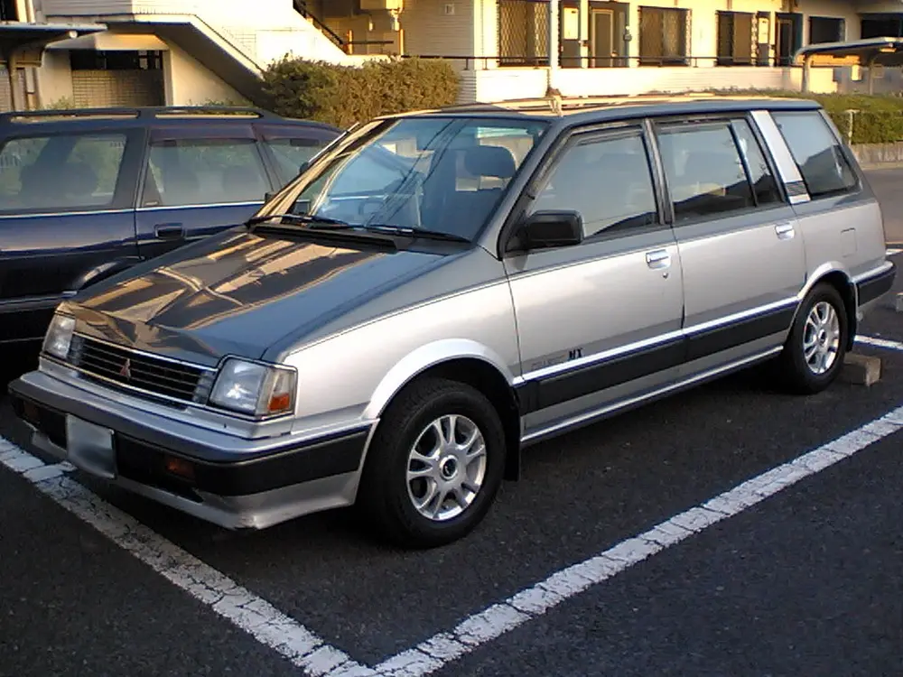 Mitsubishi Chariot D00 (D02W/D03W/D05W/D08W/D09W)