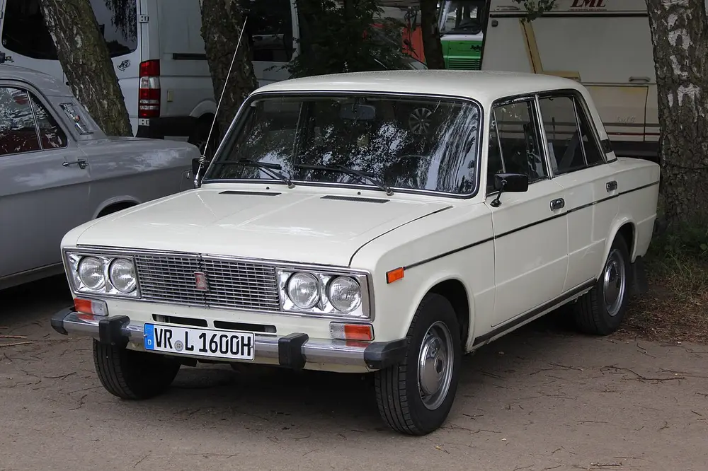 Lada 2106 2106 (ЕДИНСТВЕННОЕ ПОКОЛЕНИЕ, ВЕСЬ МОДЕЛЬНЫЙ ЦИКЛ)