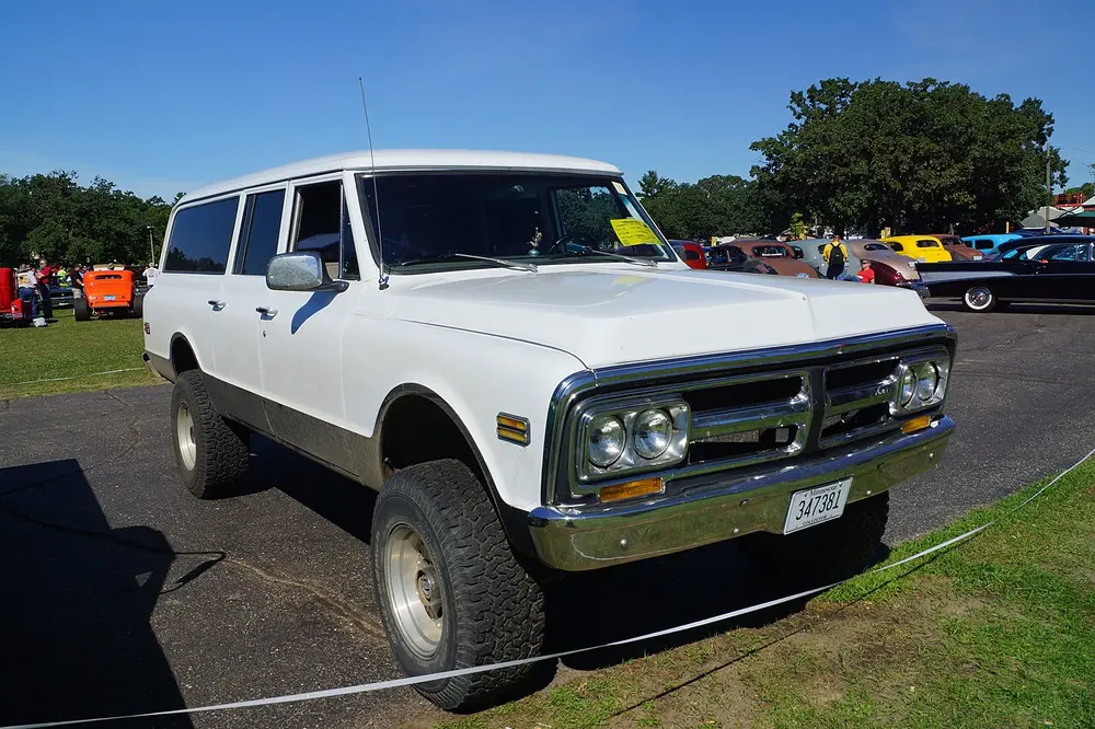 GMC Suburban 6 ПОКОЛЕНИЕ (C/K «ACTION LINE», 1967–1972)